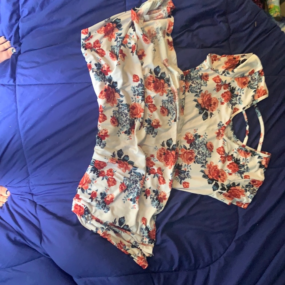 Floral white flowy dress